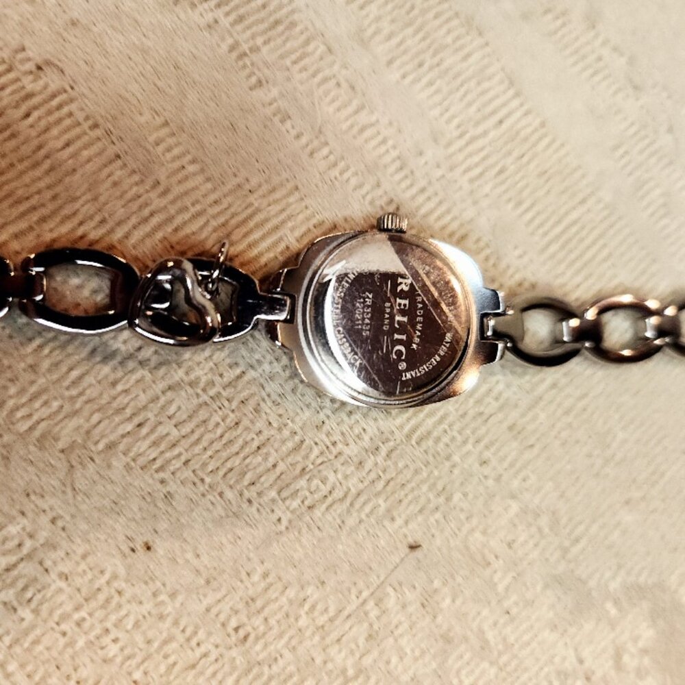 🌺 LADIES  RELIC WATCH  BY FOSSIL - Picture 4 of 6